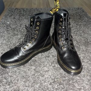 Dr. Martens Zavala